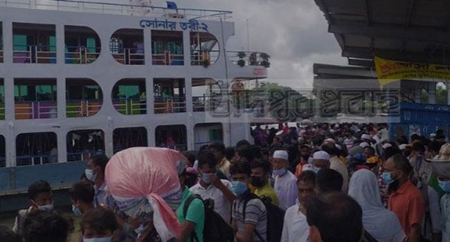 লঞ্চে ভাড়া বেশি নেয়া ও স্বাস্থ্যবিধি না মানায় চাঁদপুরে ঈগল ও সোনারতরী লঞ্চকে জরিমানা