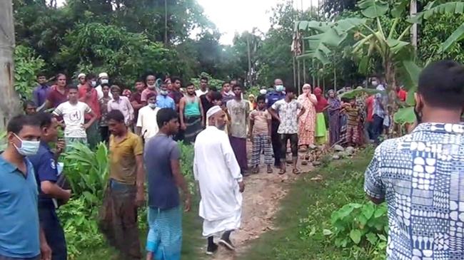 গরু ব্যাপারীকে গুলি করে হত্যা, আওয়ামী লীগ নেতার রক্তমাখা পাঞ্জাবী উদ্ধার