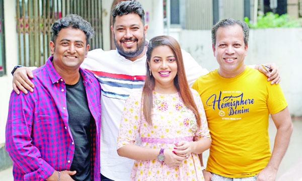 অভি মঈনুদ্দীনের কথায় গাইলেন কনা ও প্রতীক