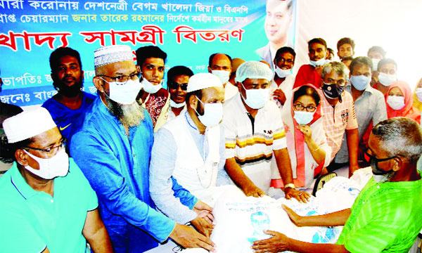 বগুড়ায় কর্মহীনদের মাঝে বিএনপির খাদ্যসামগ্রী বিতরণ