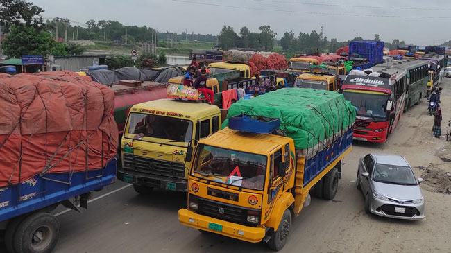 ঢাকা-টাঙ্গাইল-বঙ্গবন্ধু সেতু মহাসড়কে যানবাহনে ধীরগতি