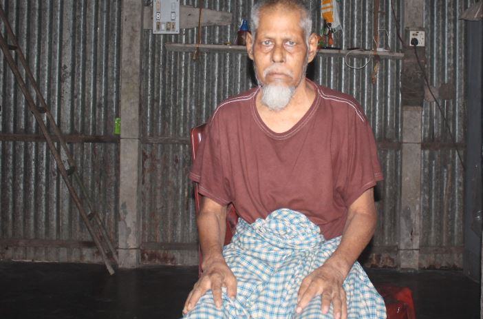 মৃত্যু যন্ত্রণায় দিন কাটছে নান্নু মোল্লার
