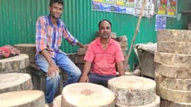 খাইট্টা-হোগলা পাটির জমজমাট বেচাকেনা