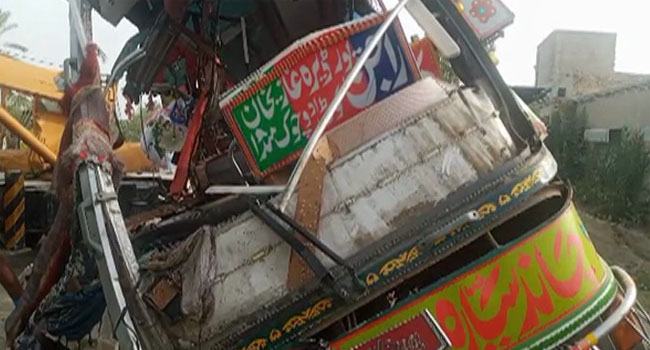 পাকিস্তানে বাস-ট্রাক সংঘর্ষে ৩০ জন নিহত, আহত ৪০