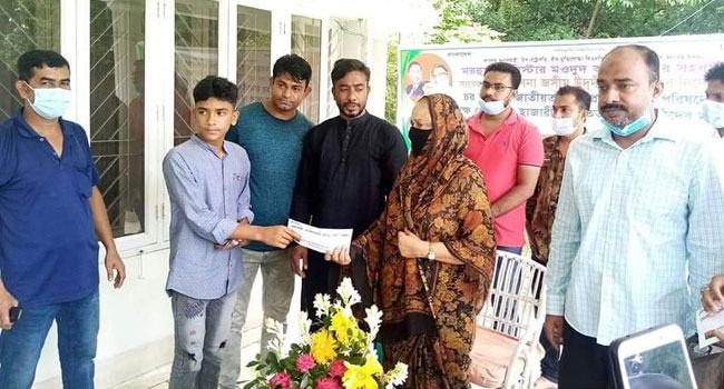 কোম্পানীগঞ্জে বিএনপির নেতাকর্মীদের মাঝে হাসনা মওদুদের নগদ অর্থ সহায়তা প্রদান