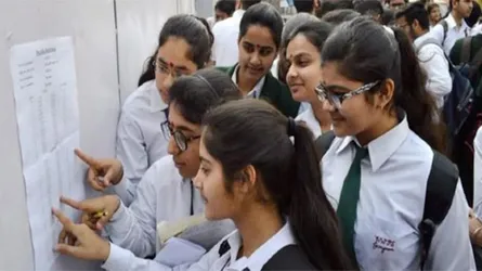 পশ্চিমবঙ্গে মাধ্যমিকে সবাই পাস, অধিকাংশই প্রথম ডিভিশনে