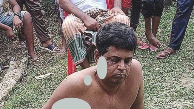 দ্বিতীয় বিয়ে গোপন করায় কলেজ শিক্ষককে গণধোলাই