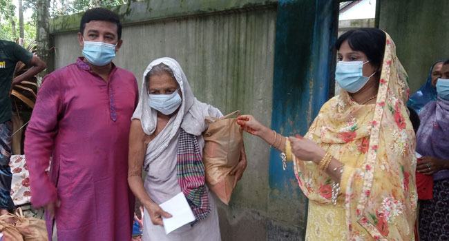 রাজবাড়ী‌তে ২০ বছর ধরে কোরবানির গোশত বিতরণ কর‌ছেন ডা: নিয়ামুল