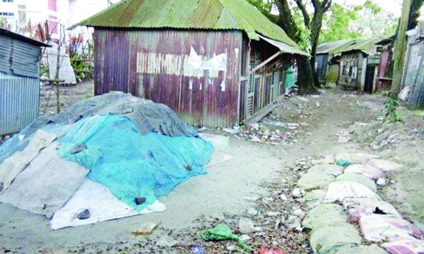 ভবেরচরে বাজার পুকুরসহ সরকারি জমি অবৈধ দখলে