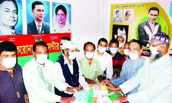 বগুড়ায় বিএনপির করোনা হেল্প সেন্টারে এনএনডব্লিউএর ওষুধ হস্তান্তর