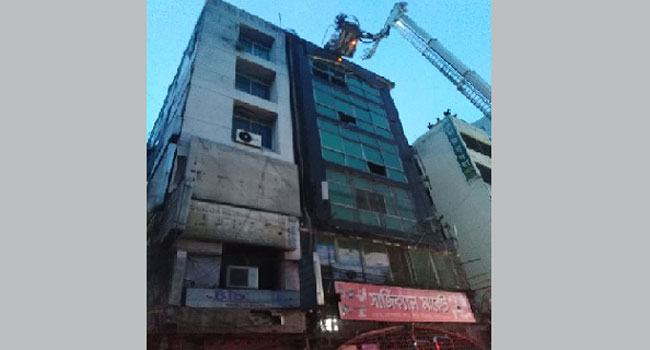 তোপখানা রোডে সার্জিক্যাল মার্কেটে আগুন