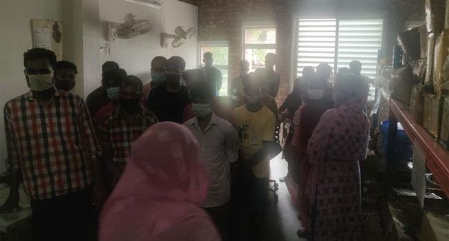 কঠোর বিধিনিষেধের মধ্যেই বন্দরে কারখানা চালু, মুচলেকায় ছাড়