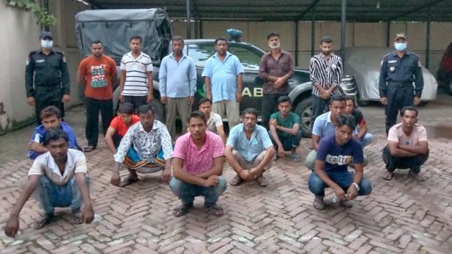 ক্লাবে জুয়ার আসর, সাড়ে ৮ লাখ টাকাসহ আটক ১৭
