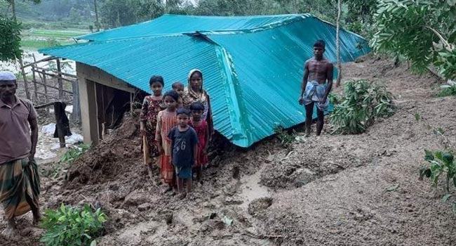 পাহাড় ধসে নিঃস্ব উখিয়ার মোহাম্মদ আলী