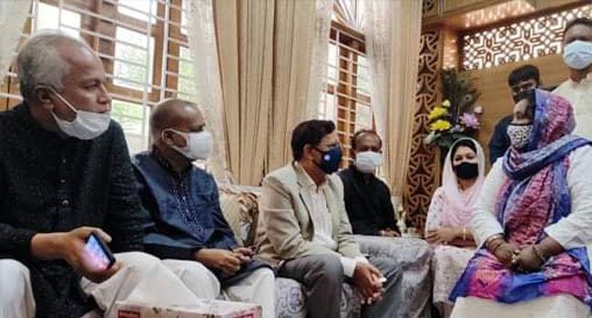 সমবেদনা জানাতে মেয়র আইভীর বাসায় বস্ত্রমন্ত্রী