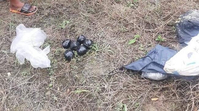 বোমা : আড়াইহাজারে কবরস্থান ঘিরে রেখেছে পুলিশ