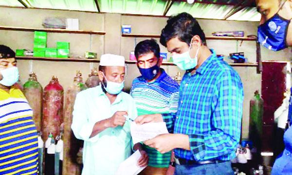 করোনায় গলাকাটা দামে ইন্ডাস্ট্রিয়াল অক্সিজেন বিক্রি প্রশাসনের জরিমানা