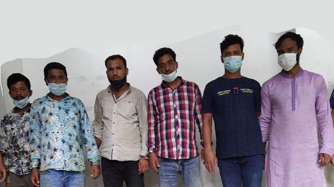 ফেনীতে লুট ও শ্লীলতাহানির অভিযোগে ভাইস চেয়ারম্যানের ছেলেসহ গ্রেফতার ৭