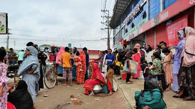 নানা বিড়ম্বনা নিয়ে আশুলিয়ায় আসছে শ্রমিকরা