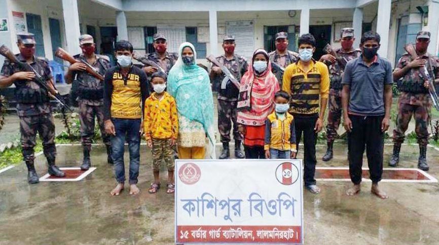 ফুলবাড়ী সীমান্তে ভারত ফেরত ৭ বাংলাদেশী আটক