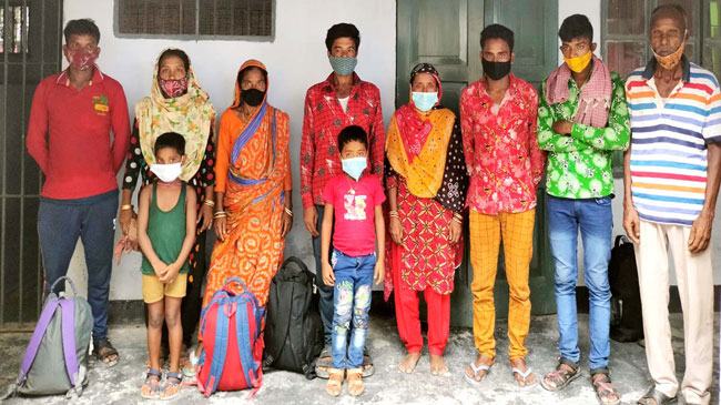 অবৈধ পথে ভারত যাওয়া ১০ বাংলাদেশীকে হস্তান্তর করেছে বিএসএফ