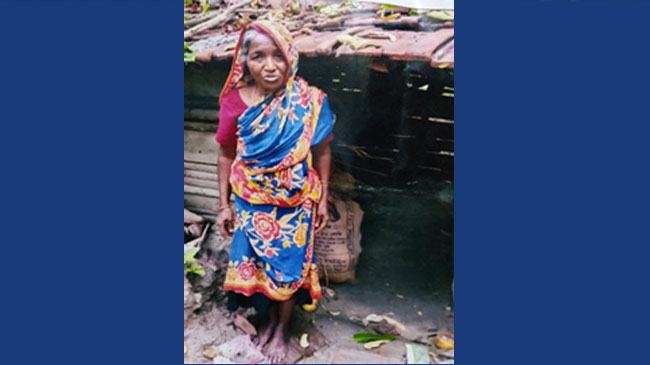 বাথরুমের খুপড়ি থেকে মুক্তি চান মফিজুল দম্পতি