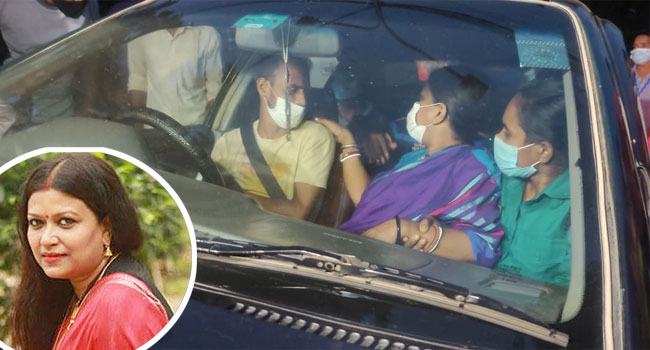 চয়নিকা চৌধুরী আটক, নেয়া হয়েছে ডিবি কার্যালয়ে