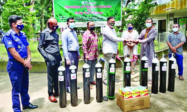 শ্রীমঙ্গল উপজেলা স্বাস্থ্য কমপ্লেক্সে ফিনলে টি কোম্পানির অক্সিজেন সিলিন্ডার প্রদান