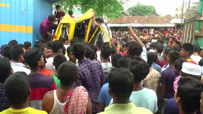 গাজীপুরে সড়ক দুর্ঘটনায় কাভার্ডভ্যানচালক নিহত