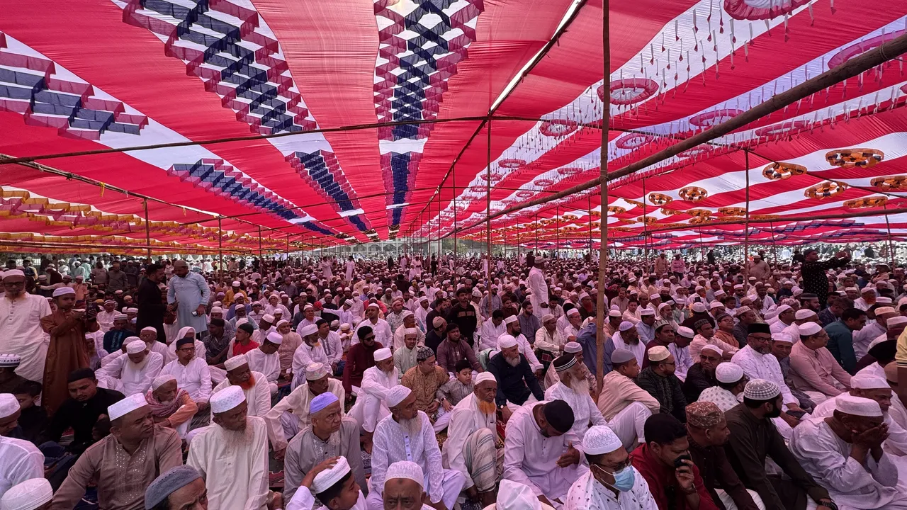 কুমিল্লার সবচেয়ে বড় ঈদের জামাত দাউদকান্দি কেন্দ্রীয় ঈদগাহ মাঠে অনুষ্ঠিত