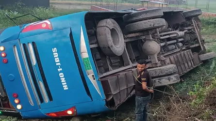 লাকসামে সাগরীকা বাস উল্টে ৭ যাত্রী আহত