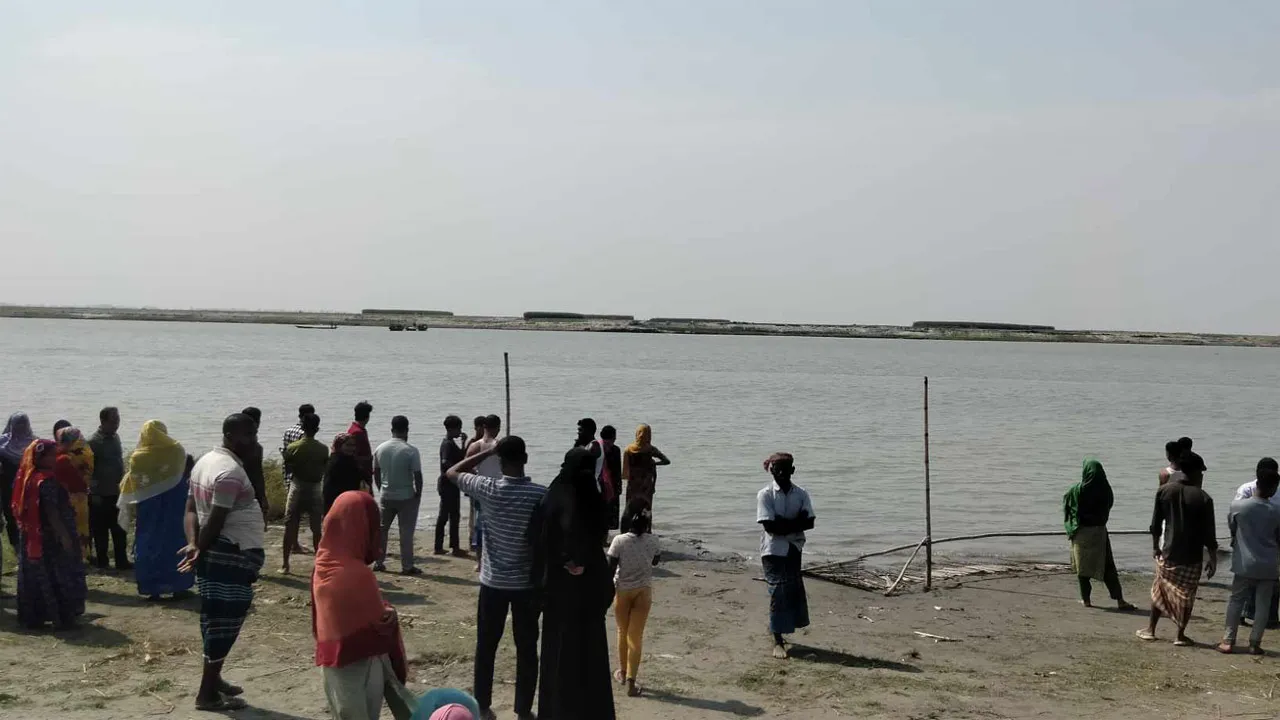 জামালপুরে যমুনায় নৌকাডুবি : আরেক লাশ উদ্ধার, নিখোঁজ ১