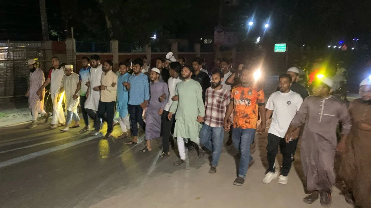 আ’লীগ নিষিদ্ধে চুয়াডাঙ্গায় ছাত্রসমাজের নফল নামাজ ও আনন্দ মিছিল