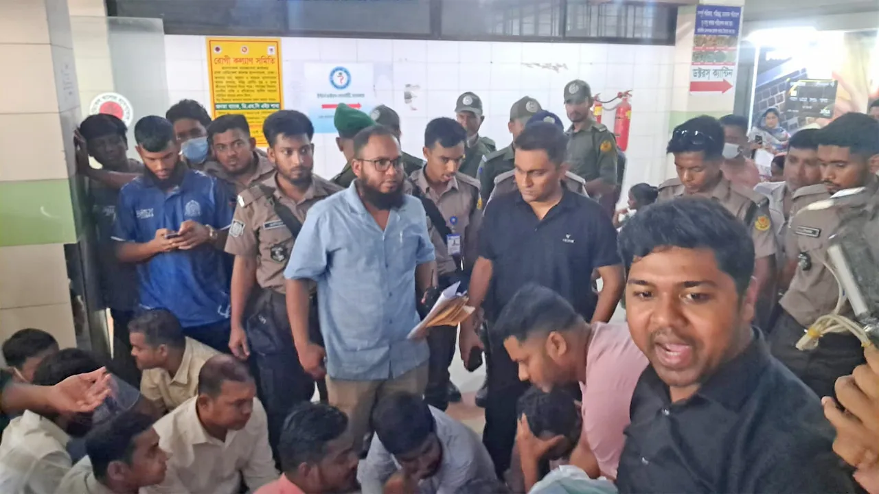 ঢাকা মেডিক্যালে যৌথ অভিযানে ৬০ দালাল আটক