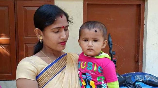 মণিরামপুরে এক রশিতে ফাঁস দিয়ে মা-মেয়ের আত্মহত্যা