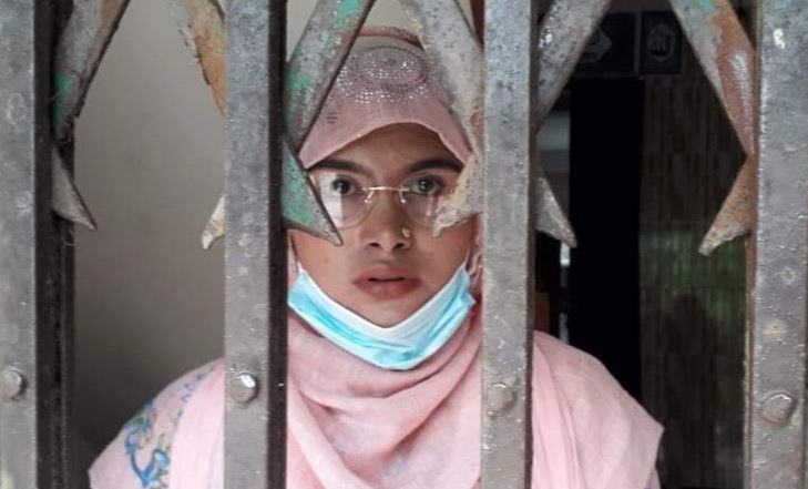 স্ত্রীর অধিকার আদায়ে তরুণীর আমরণ অনশন