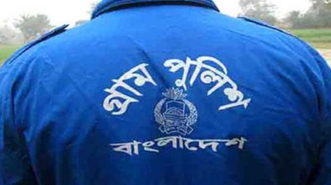 পরকীয়া প্রেমিকার বাড়িতে গিয়ে জনতার হাতে আটক গ্রাম পুলিশ