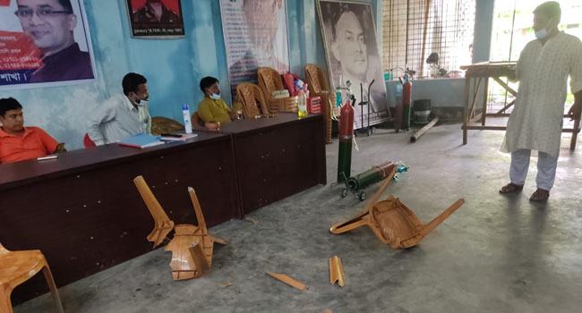 চুয়াডাঙ্গা জেলা বিএনপির কার্যালয়ে অবস্থিত কোভিড-১৯ হেল্প সেন্টারে ভাঙ্চুর