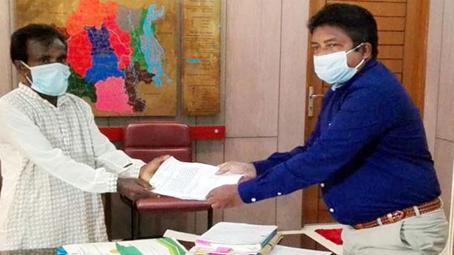 বগুড়ায় গণটিকা দিতে আওয়ামী লীগ নেতার বিরুদ্ধে টাকা আদায়ের অভিযোগ