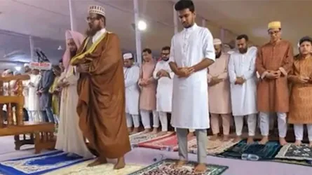 ঈদ জামাতে যে কারণে ইমামের পাশে দাঁড়ান উপদেষ্টা আসিফ