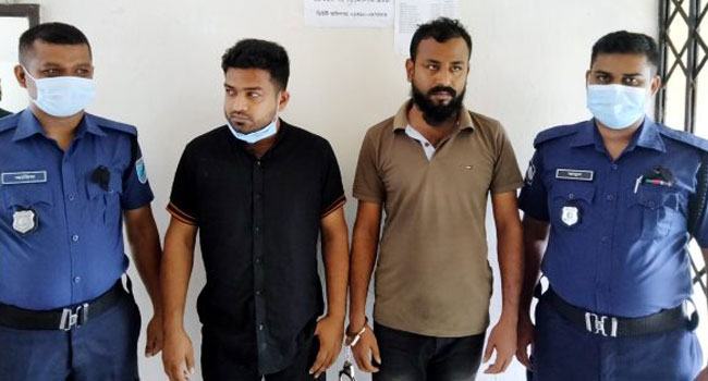 ফরিদপুরে পুলিশের হাতে আটক ২ যুবকের বিরুদ্ধে অর্থ পাচারের অভিযোগ