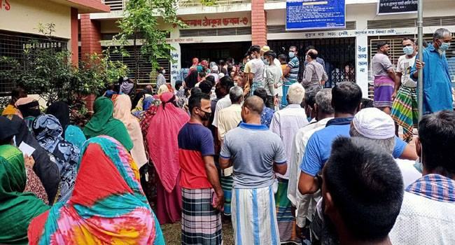 তিন ঘণ্টায় টিকা শেষ!
