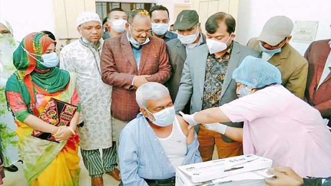 দারিদ্র্য মোকাবেলা এবং টিকাদান কর্মসূচি
