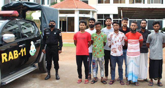 সিদ্ধিরগঞ্জে অস্ত্রসহ ৯ ‘ডাকাত’ আটক
