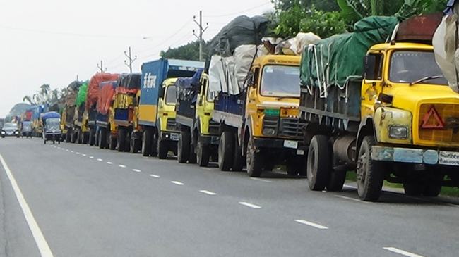 পাটুরিয়া রুটে রেকর্ড সংখ্যক যান পারাপার