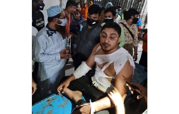 চুয়াডাঙ্গায় সাংবাদিককে কুপিয়ে হত্যার চেষ্টা ছাত্রলীগের