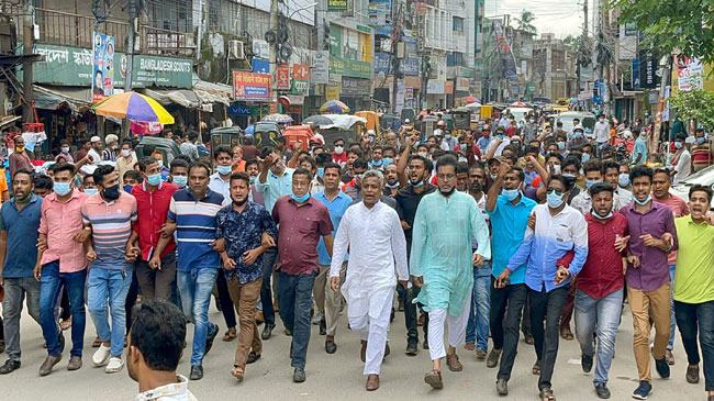 বিএনপি অফিসে হামলার প্রতিবাদে যশোরে বিক্ষোভ মিছিল