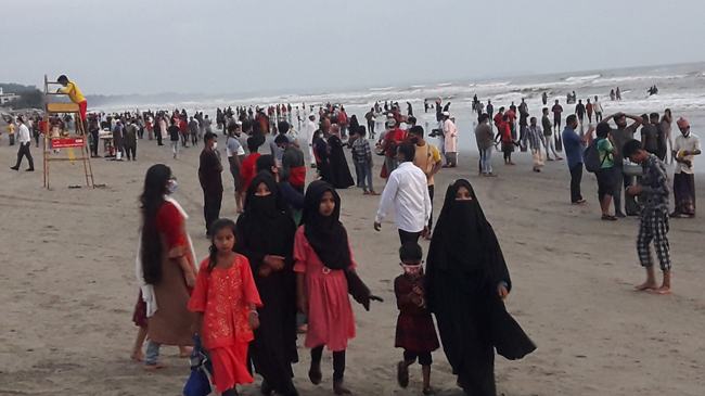 অবশেষে উন্মুক্ত হলো কক্সবাজার সমুদ্র সৈকত