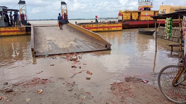 রাজবাড়ীর দুই পয়েন্টে বিপৎসীমার ওপরে পদ্মার পানি