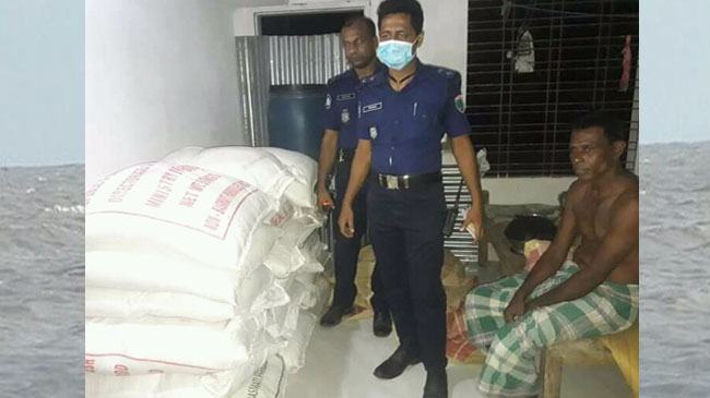 ওএমএস’র ২৭ বস্তা চাল সরিয়ে ধরা পড়লেন যুবলীগ নেতা!